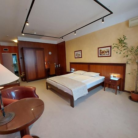 Gm Apart Hotel Ni Exterior foto